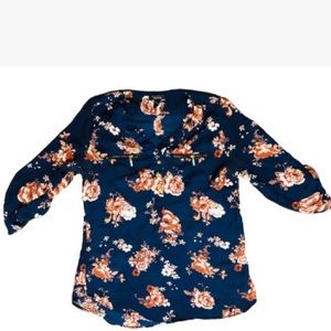 *3/5$* - Women’s blouse. Size large.